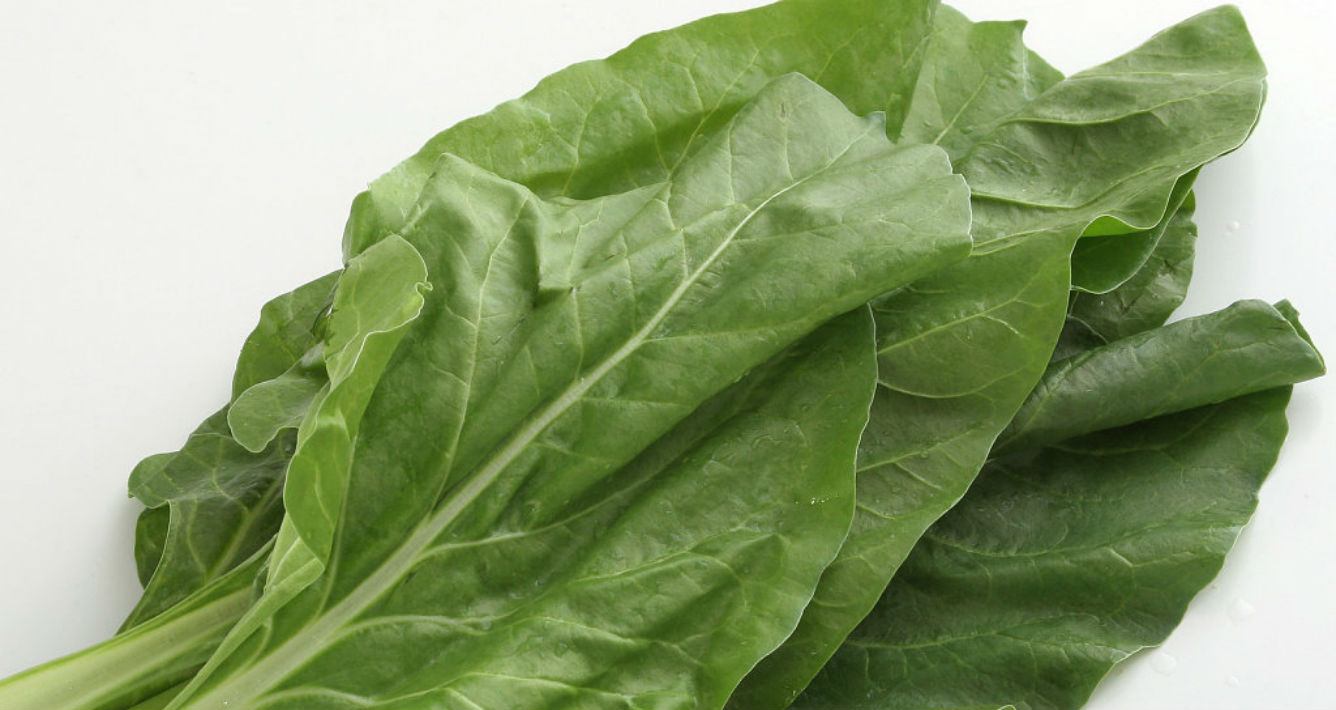 Acelga. Debido a la gran cantidad de biotina (un tipo de vitamina B) que contiene, este alimento ayuda a promover el crecimiento de un cabello, largo, brilloso y sedoso. (Archivo)