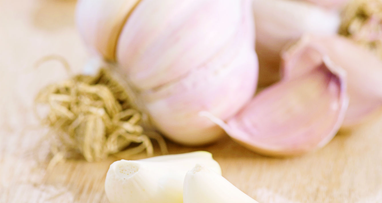 Ajo. ¿Quieres eliminar el acné? Consume ajo y verás cómo este podrá ayudarte a desaparecerlo gracias a sus propiedades antibióticas.
