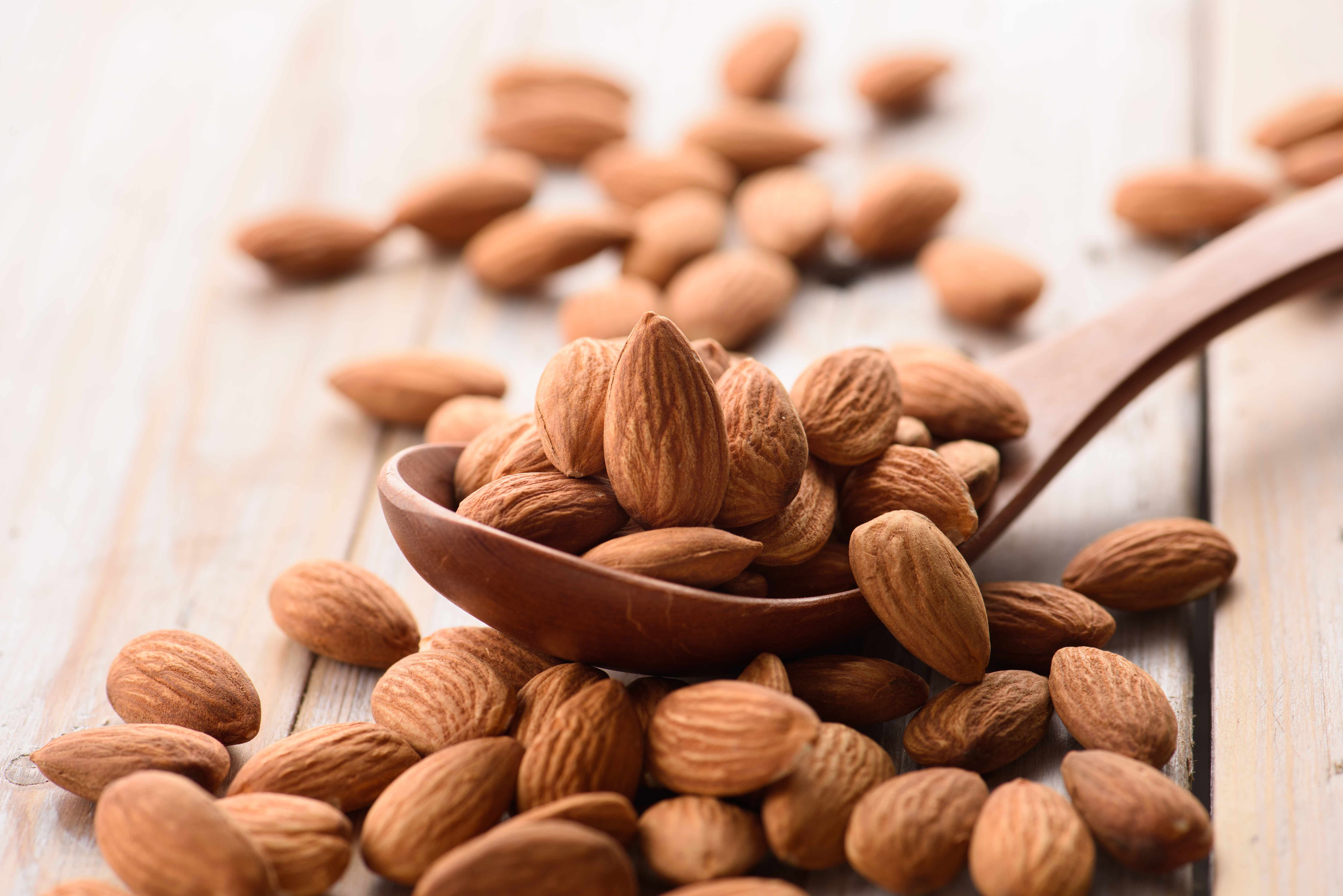 Razón 2: ayudan a reducir el colesterol ya que aportan ácidos grasos Omega-3.