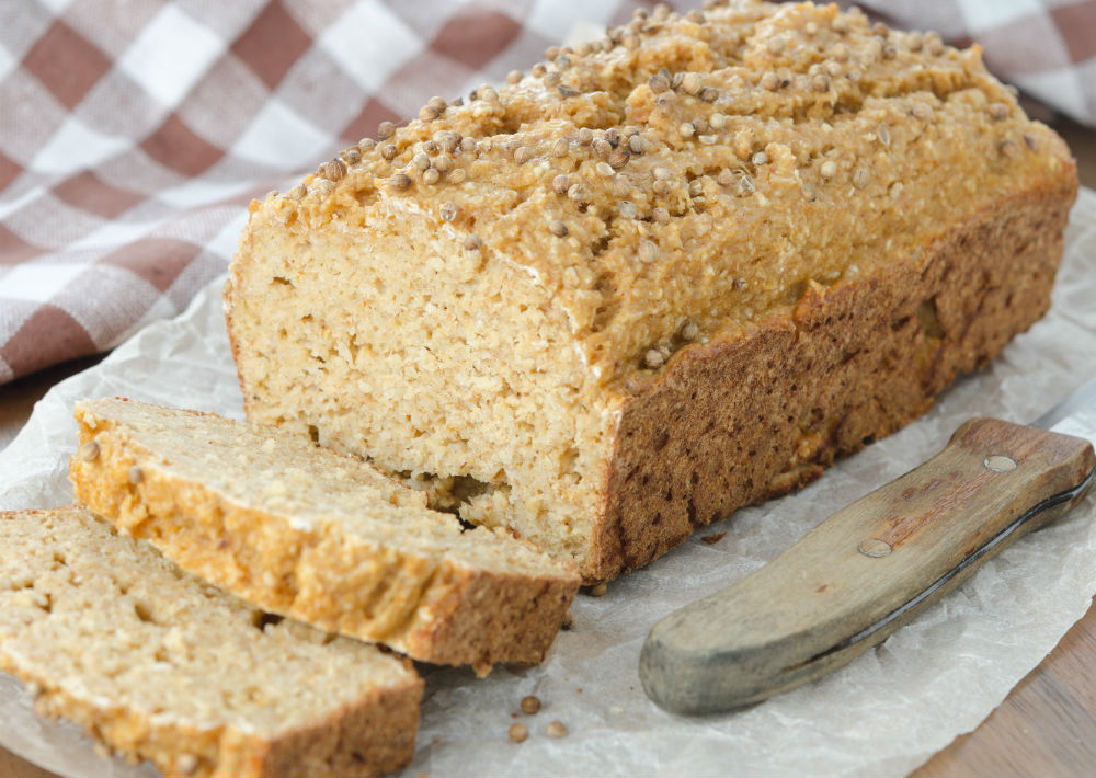Pan con salvado: Es un tipo de pan blanco con fragmentos de salvado y por lo tanto contiene una mayor cantidad de fibra. Además es rico en potasio, fósforo, hierro, vitaminas del complejo B y vitamina E. Es ideal para personas con estreñimiento, acidez estomacal y un gran aliado para bajar de peso; provoca más saciedad que el pan blanco. (Shutterstock)