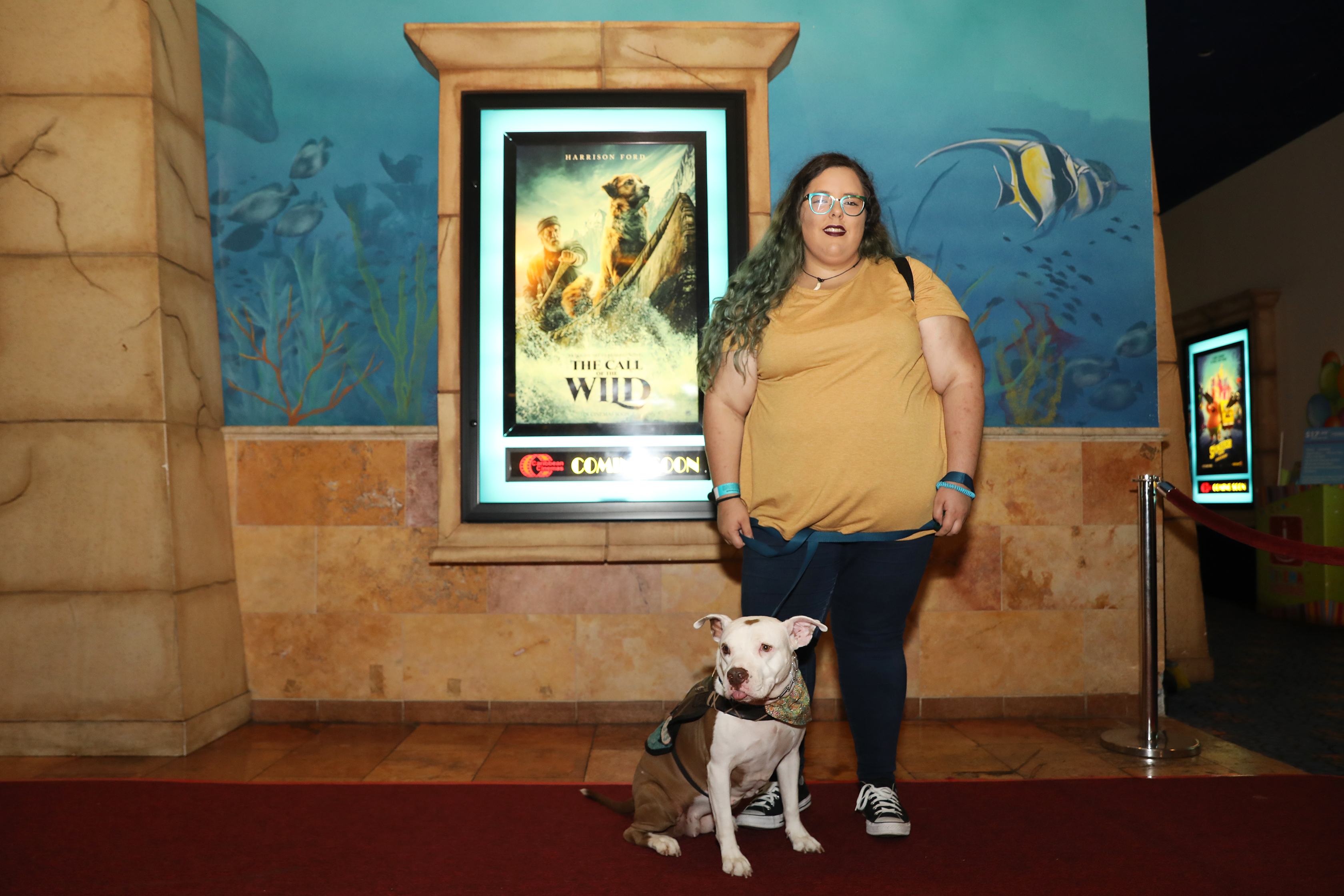 Junto con sus dueños, diversos perros de servicio desfilaron por la alfombra roja del estreno del filme The Call of the Wild. (Suministrada)