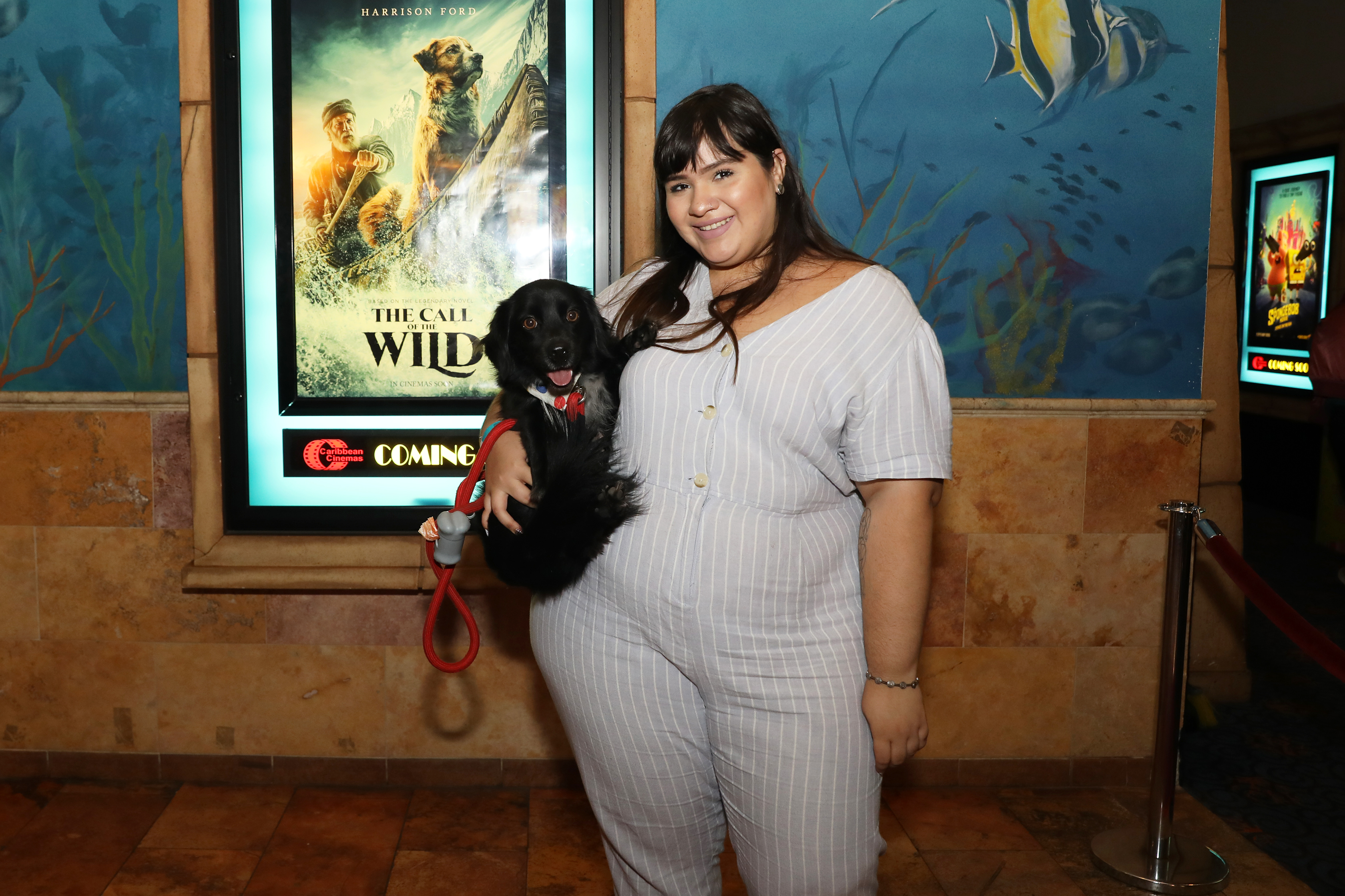 Junto con sus dueños, diversos perros de servicio desfilaron por la alfombra roja del estreno del filme The Call of the Wild. (Suministrada)