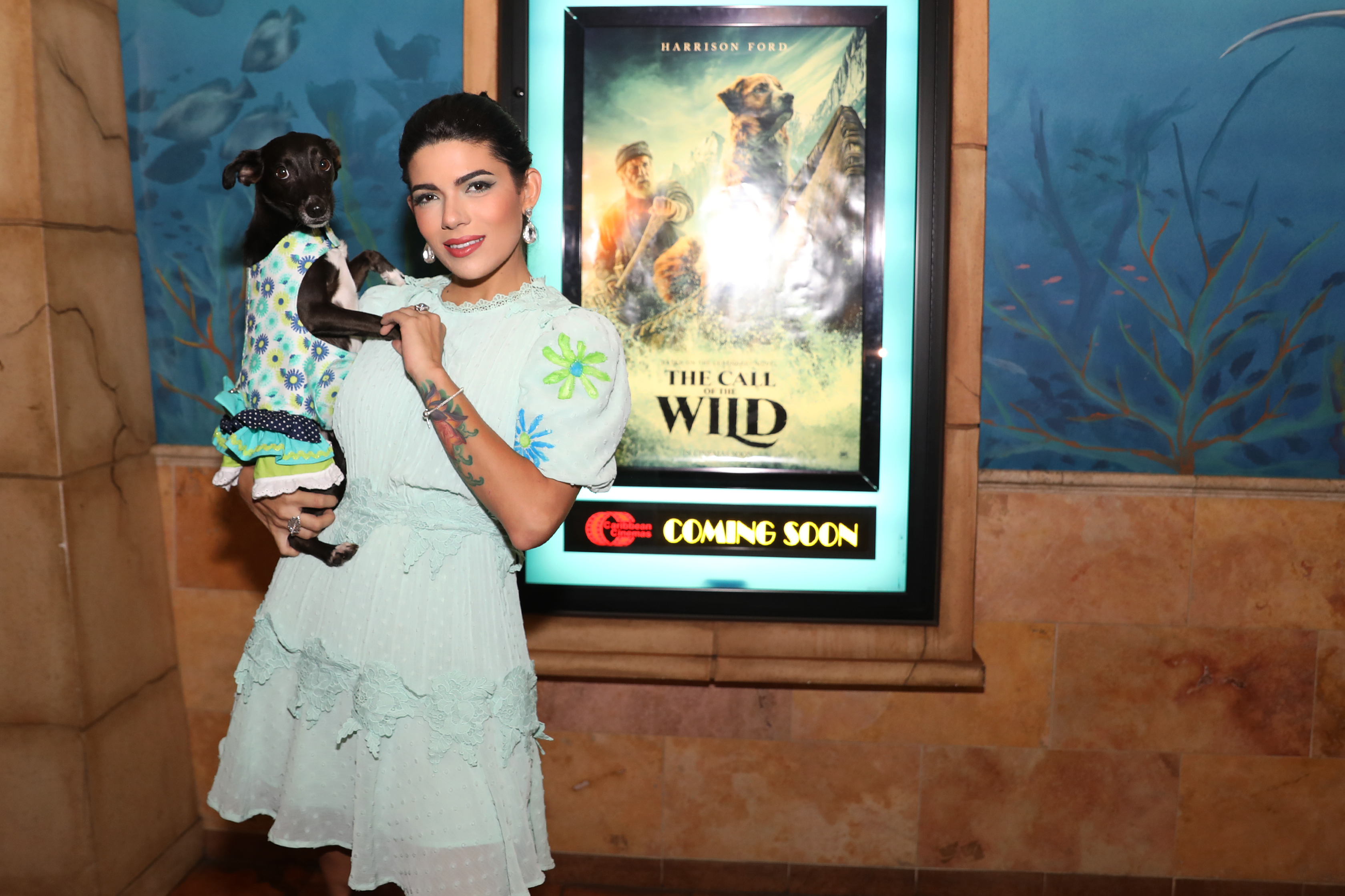 Junto con sus dueños, diversos perros de servicio desfilaron por la alfombra roja del estreno del filme The Call of the Wild. (Suministrada)