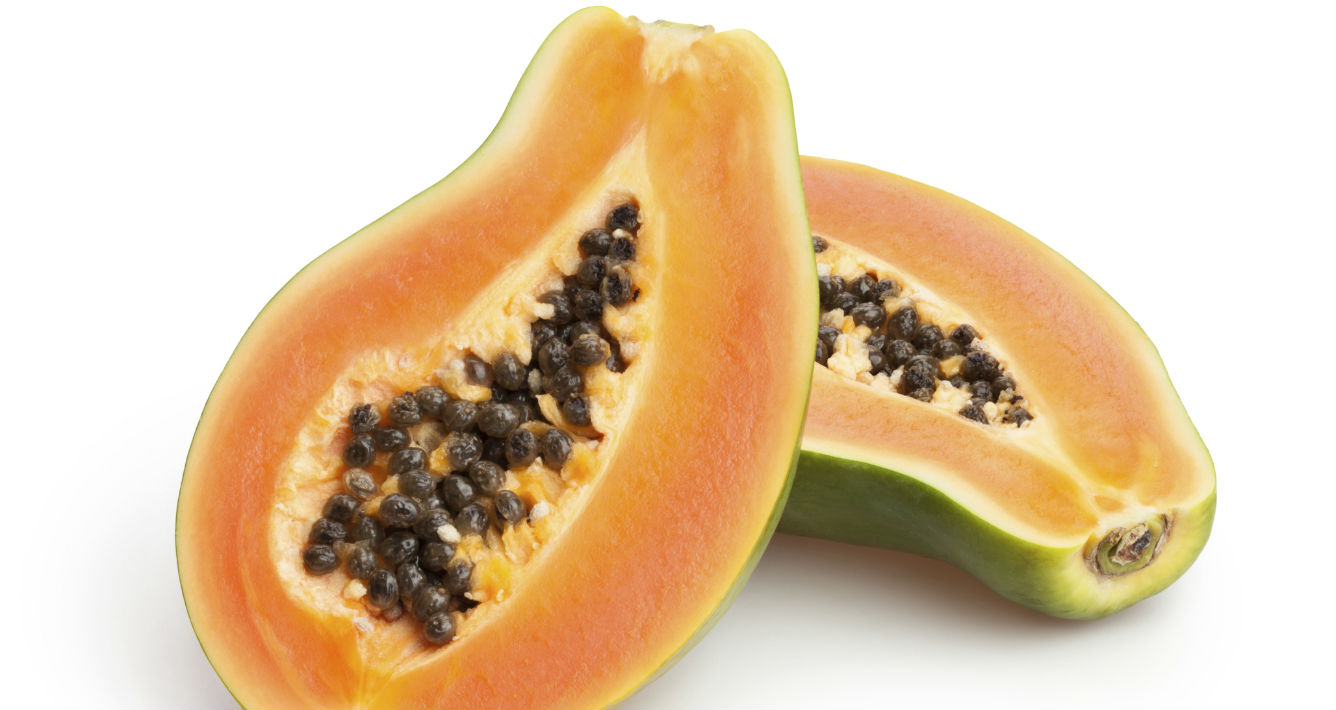 Papaya. Gracias a su concentración de antioxidantes y vitamina C, este alimento tiene un efecto anti edad que reduce la aparición de las odiadas arrugas. (Archivo)