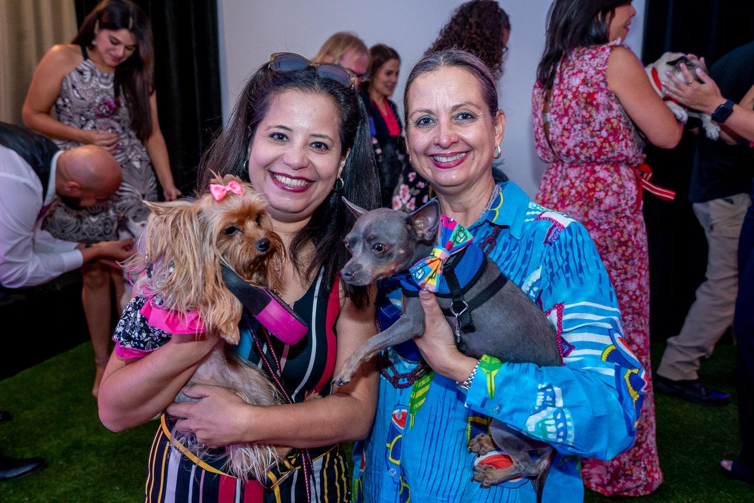 Brenda Vázquez con Heaven y Amanda Díaz con Banfi. (Suministrada)