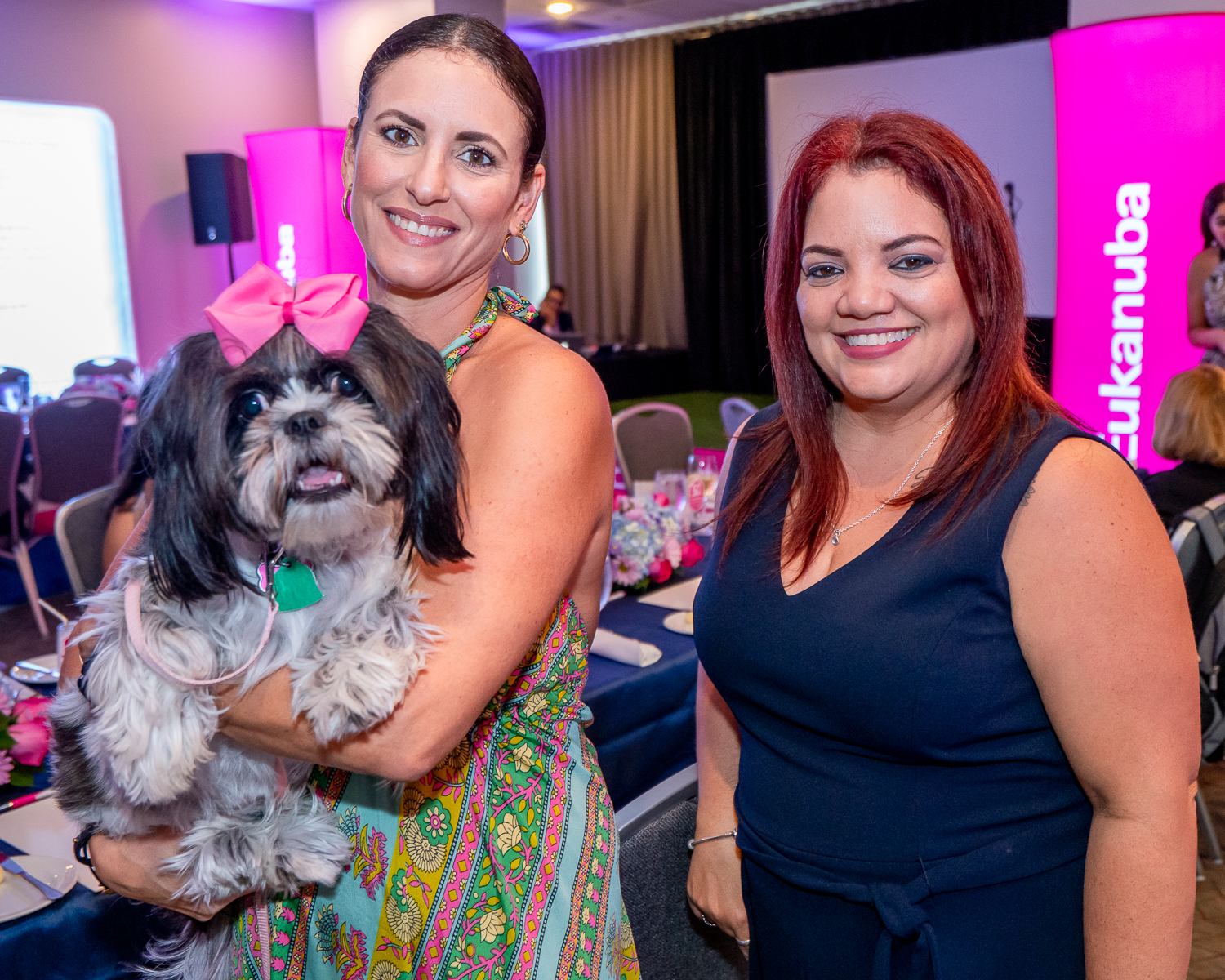 Rebecca Pedro con Lúa y Lourdes Bulted, gerente de finanzas de Eukanuba. (Suministrada)