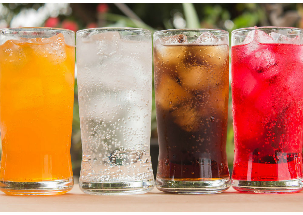 Refrescos: Recientes estudios han confirmado que la ingesta de este tipo de líquidos, así como los dulces, provoca depresión y, si éstas son dietéticas y de sabores las probabilidades aumentan. (Shutterstock)