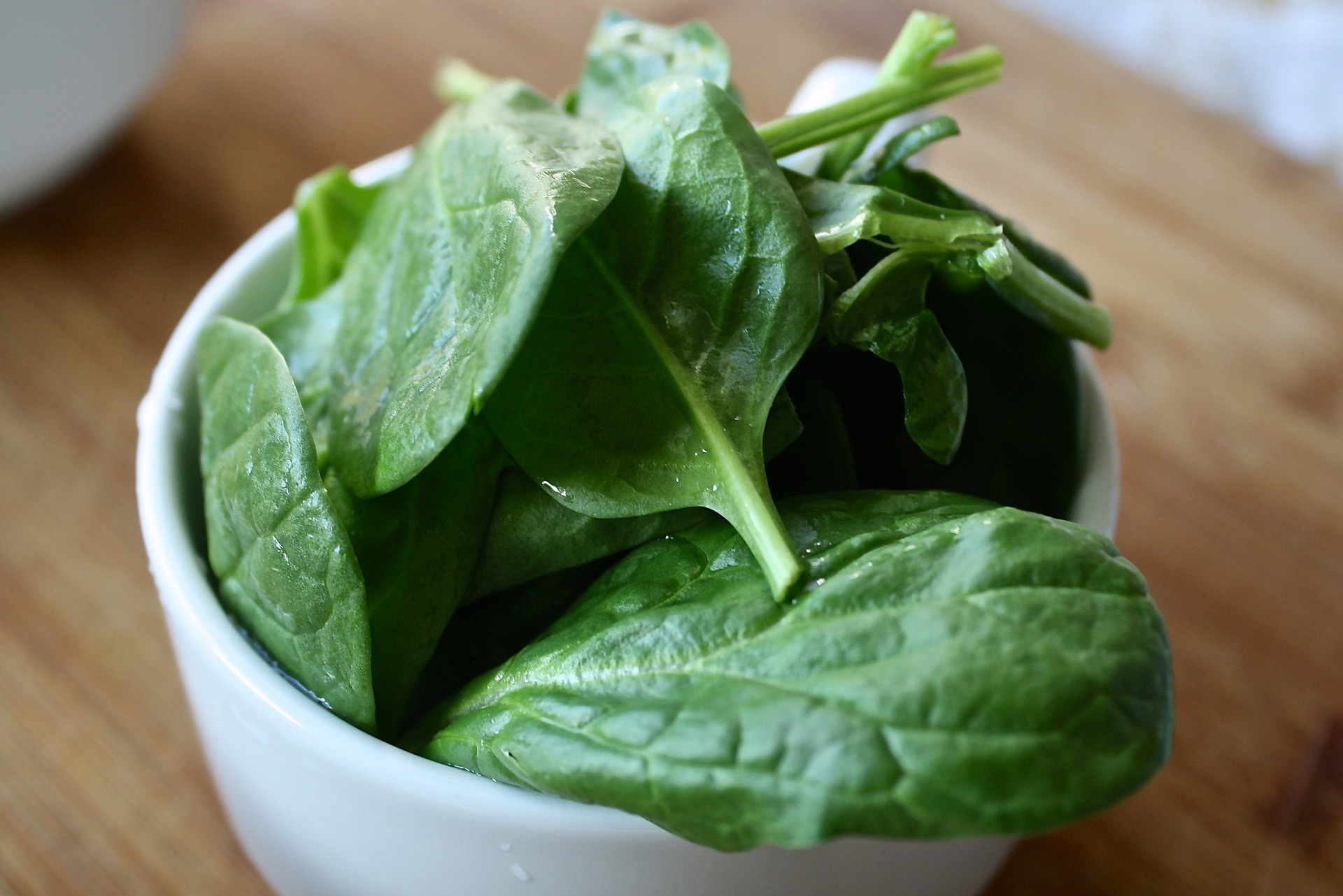 Las espinacas son un alimento permitido en la dieta FODMAP. (Aline Ponce / Pixabay)
