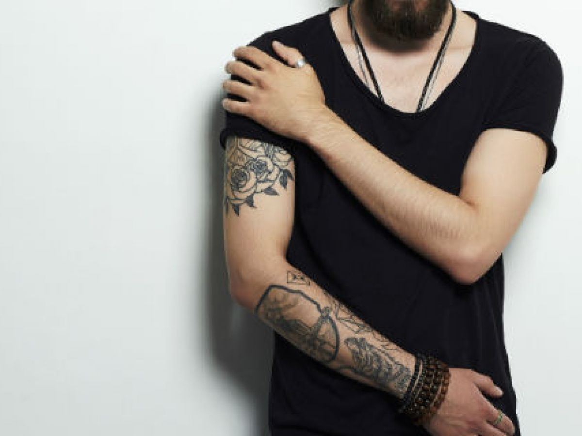 De tatuajes y “piercings”