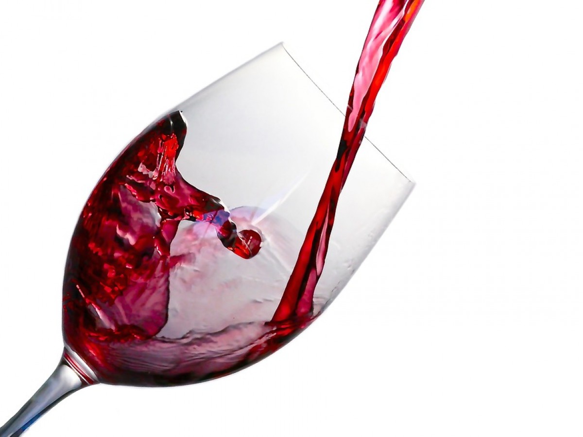 Asocian el tomar vino tinto con una mejor salud intestinal