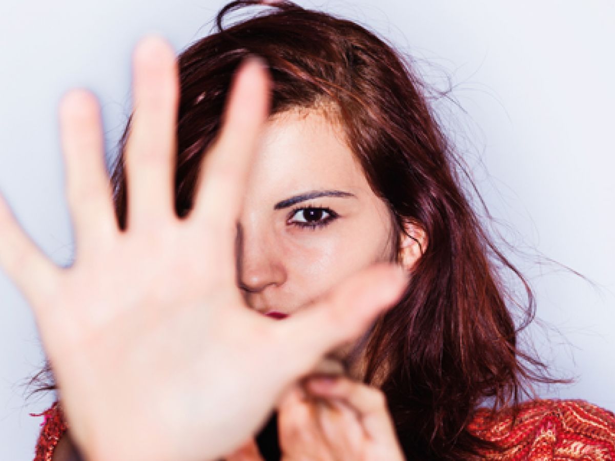 ¿Por qué las mujeres tardan tanto en denunciar el acoso y el abuso sexual?