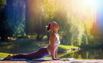 El manejo del dolor lumbar hoy incluye yoga, acupuntura y masajes