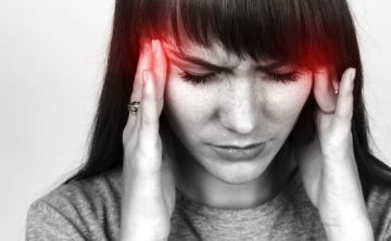 ¿Cuál es la conexión entre las hormonas y las migrañas?