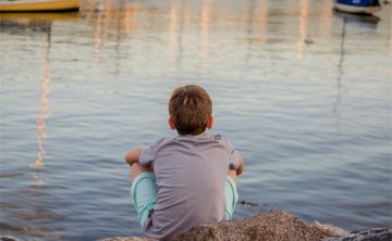 Nalgadas y otros castigos harían que niños presenten conductas suicidas y consumo de drogas en la adultez