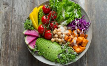 Una taza de vegetales verdes al día ayuda a combatir el hígado graso