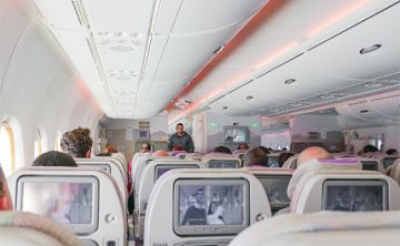Revelan cuáles son los lugares más sucios de los aviones