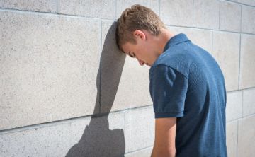 Atención a los suicidios en niños y jóvenes