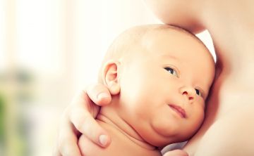 Técnicas de reproducción asistida conllevan riesgos para niños, dice estudio