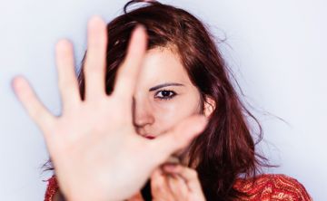 ¿Por qué las mujeres tardan tanto en denunciar el acoso y el abuso sexual?